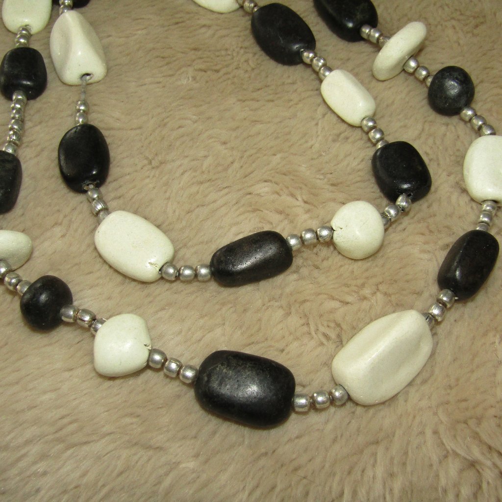 Vintage Black White Stone Beaded Necklace 30$